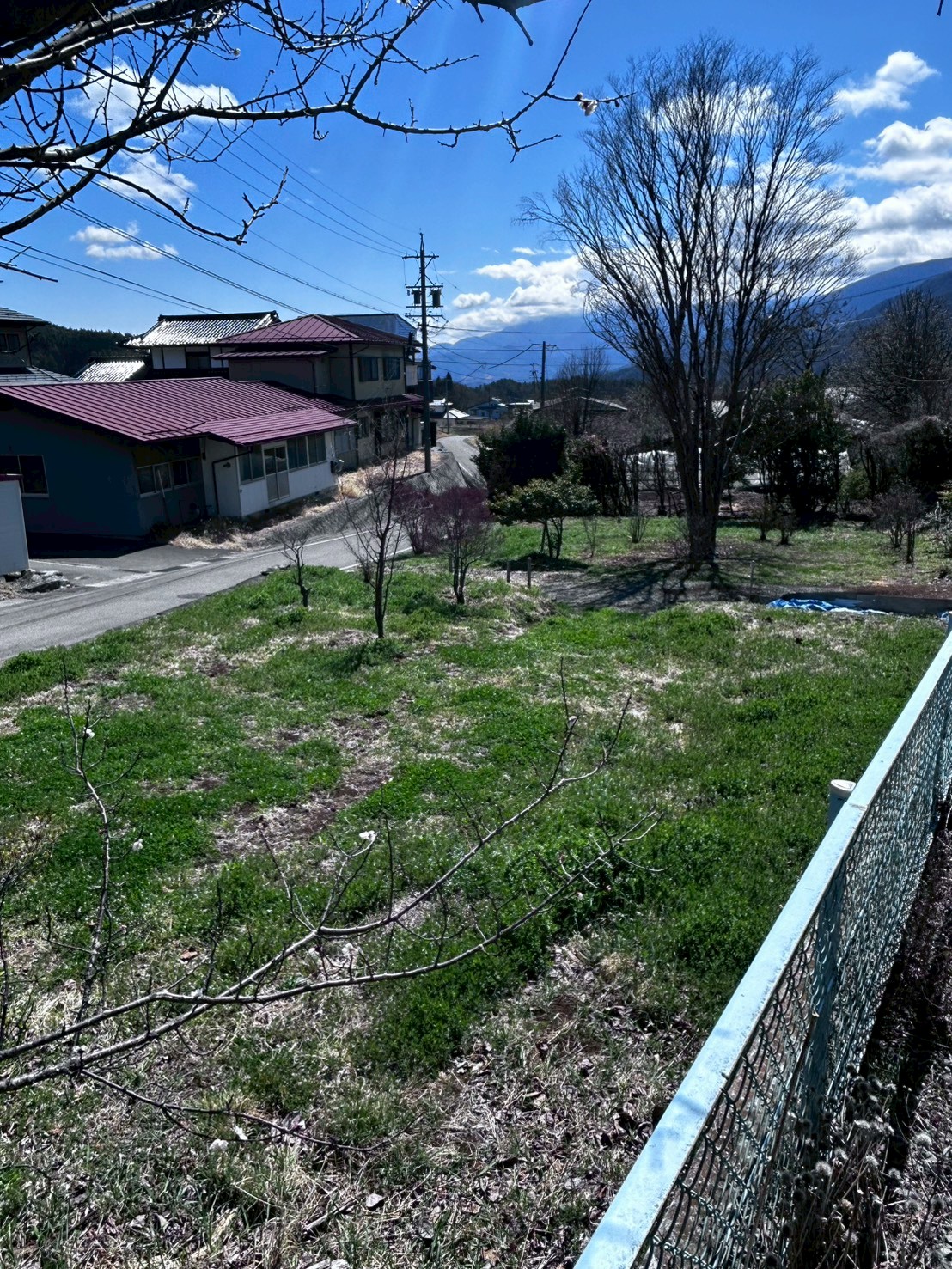 信濃境駅の南、日当たりの良い不整形地!